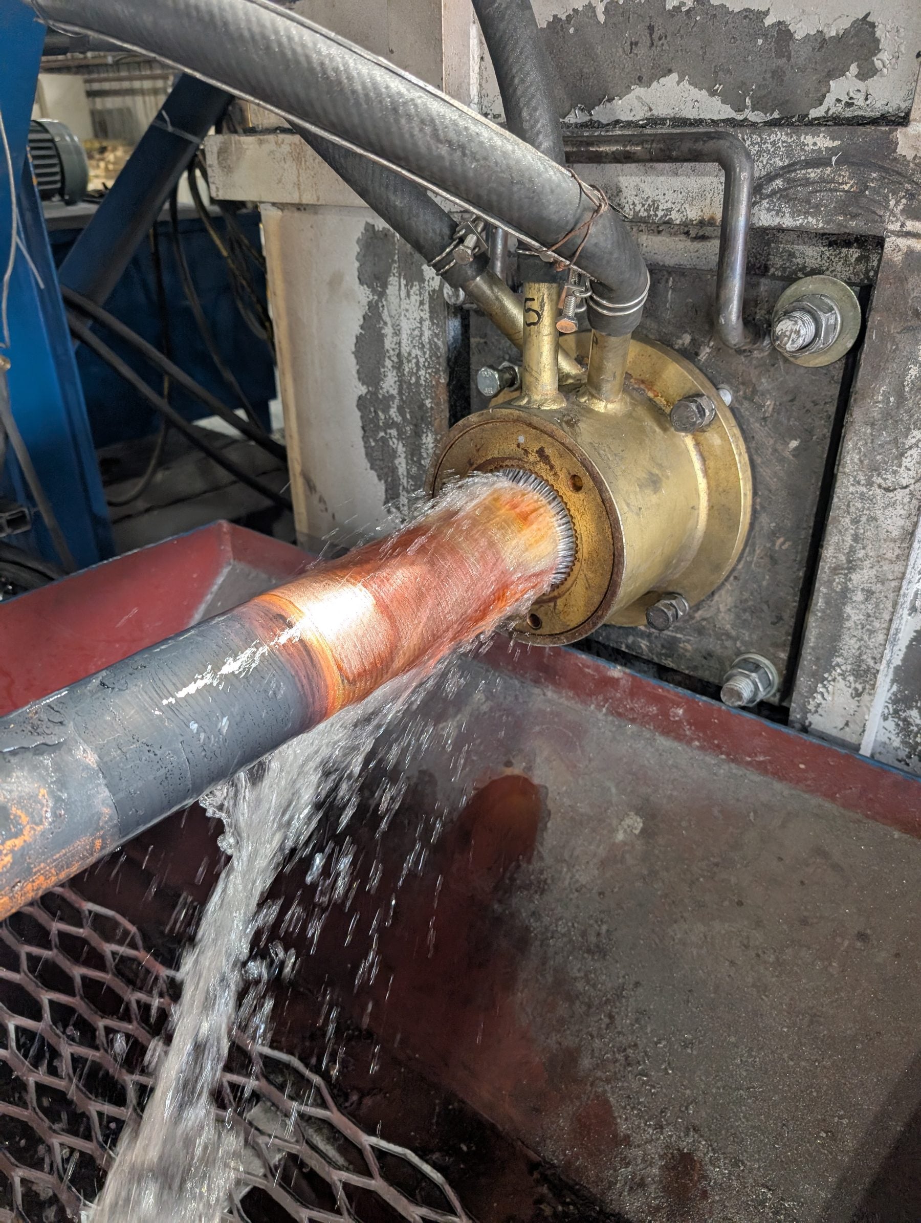 First cast copper shell leaving the continuous casting line
